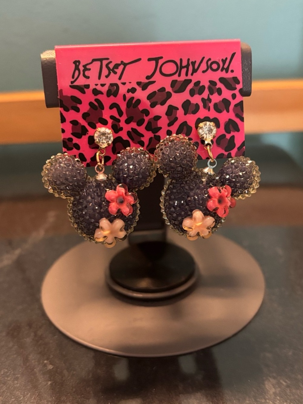 Betsey Johnson Minnie earrings NWT - Picture 3 of 3